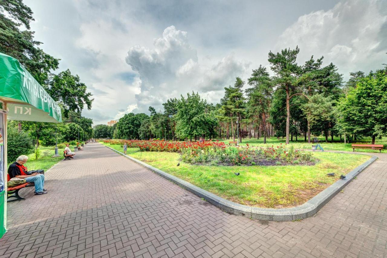 Apartment Voskresenska 18 , Парковые Озера Kiev Extérieur photo
