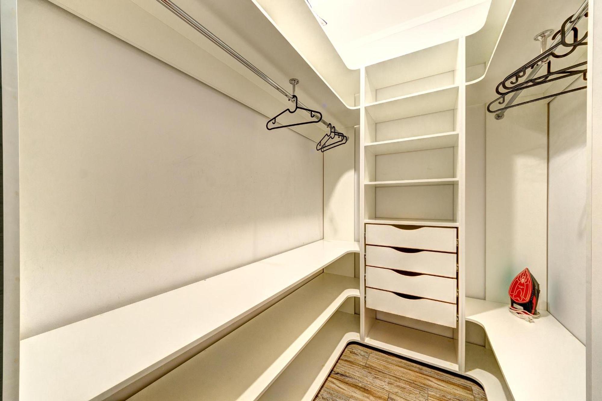 Apartment Voskresenska 18 , Парковые Озера Kiev Chambre photo